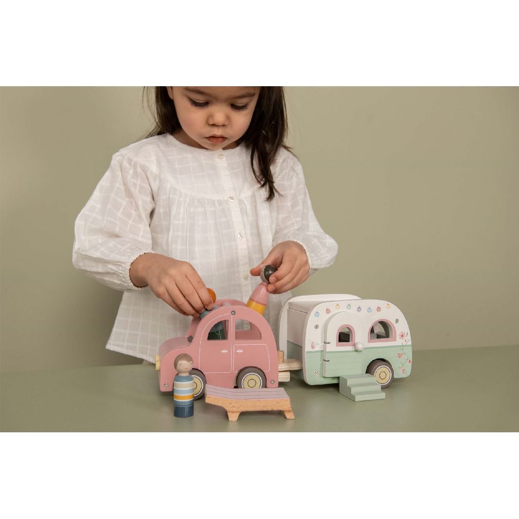 Little Farm auto met caravan