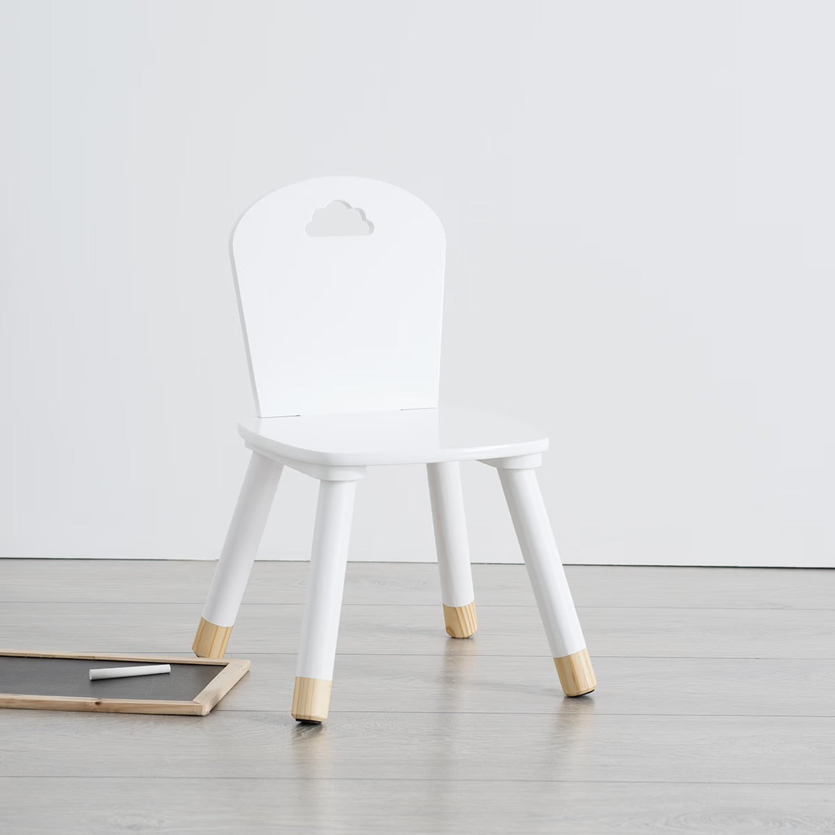 Witte kinderstoel