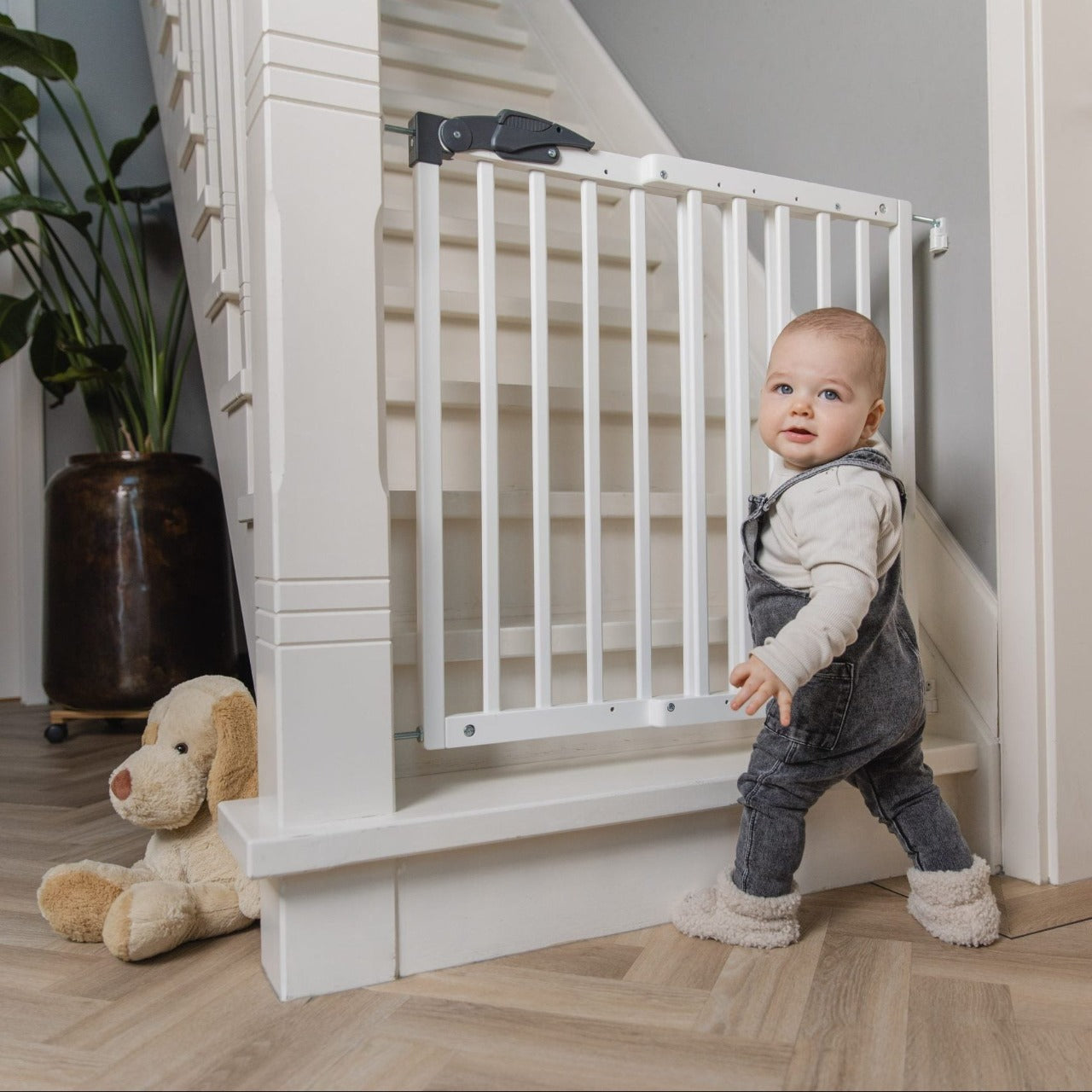 Wooden white fashion stair gate