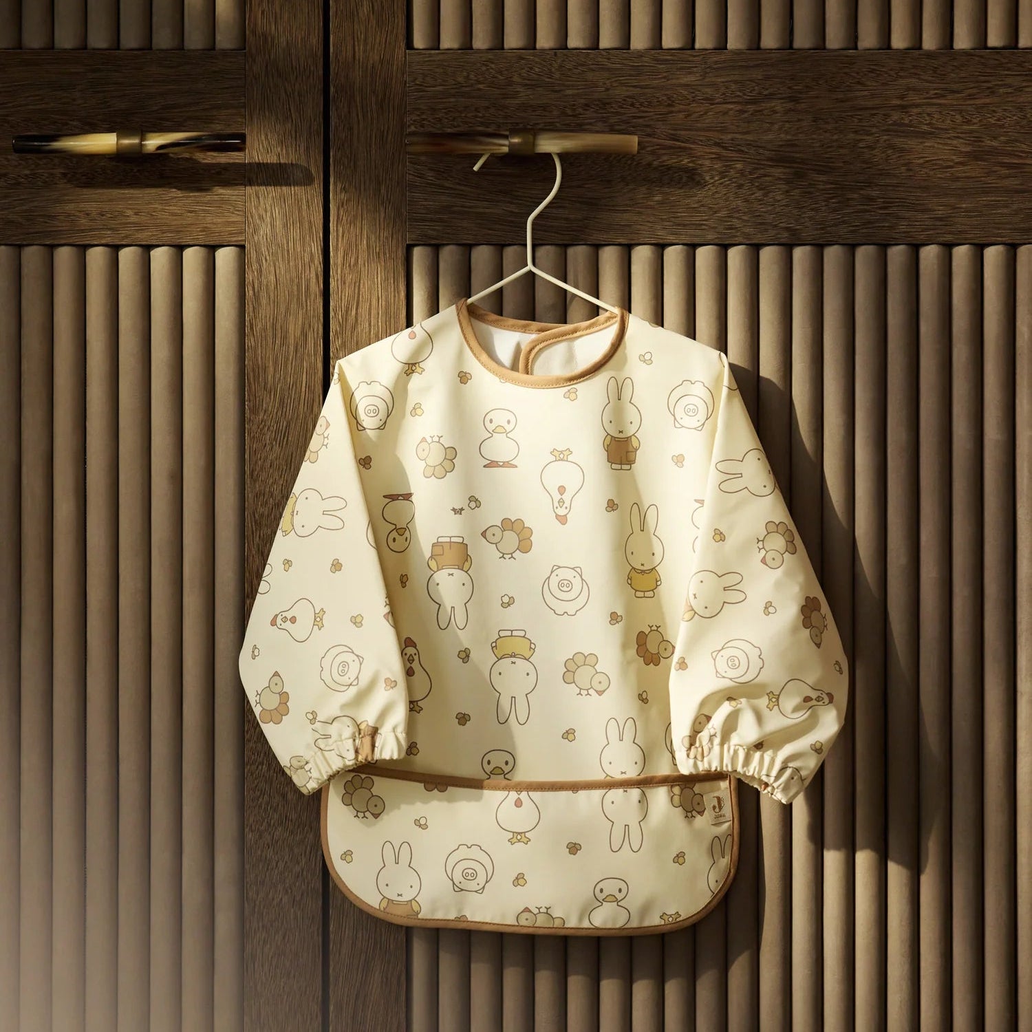 Slab Waterproof met mouw - Miffy Family Farm