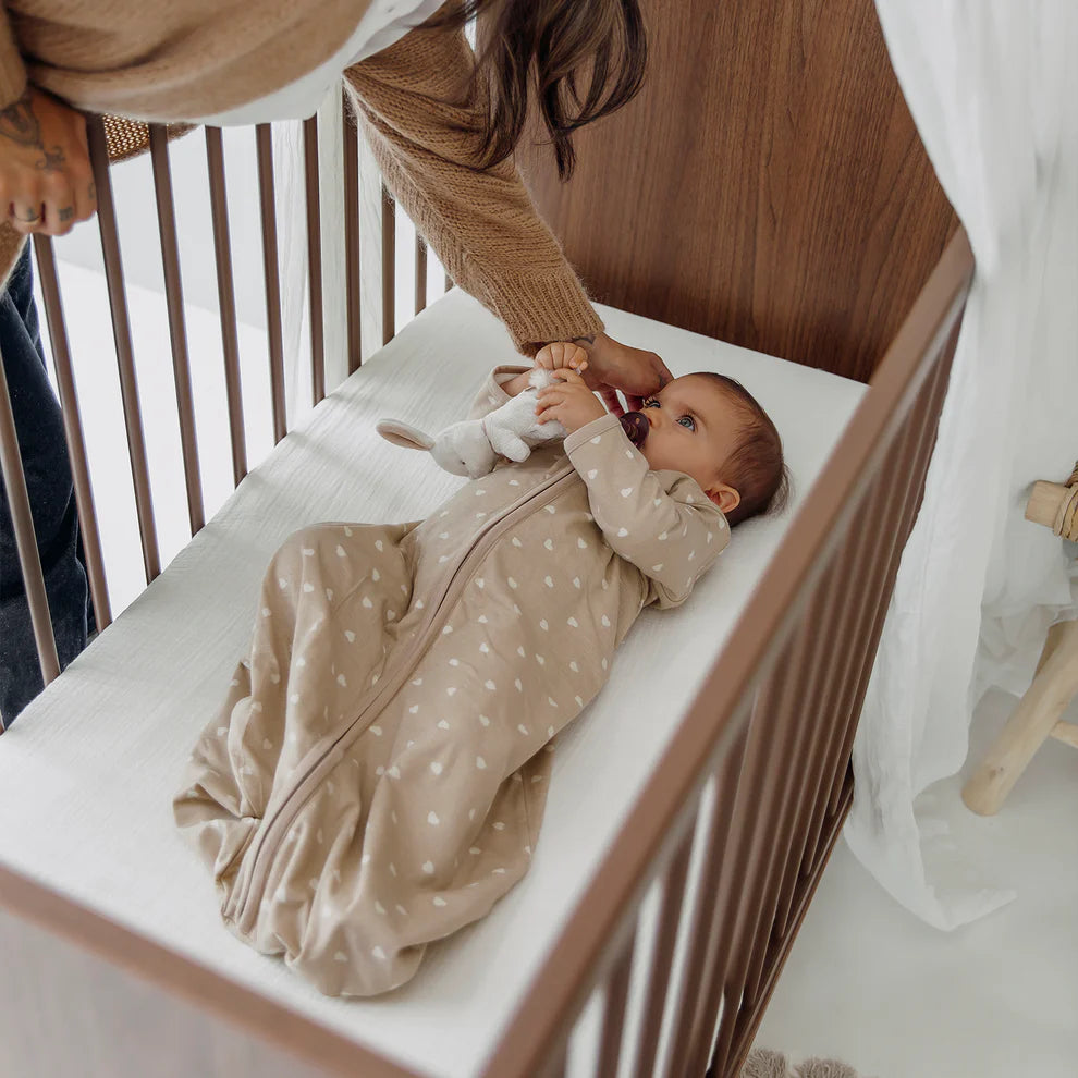 Slaapzak rond met vaste mouw - Sweet Hearts Sand (1.0 TOG)