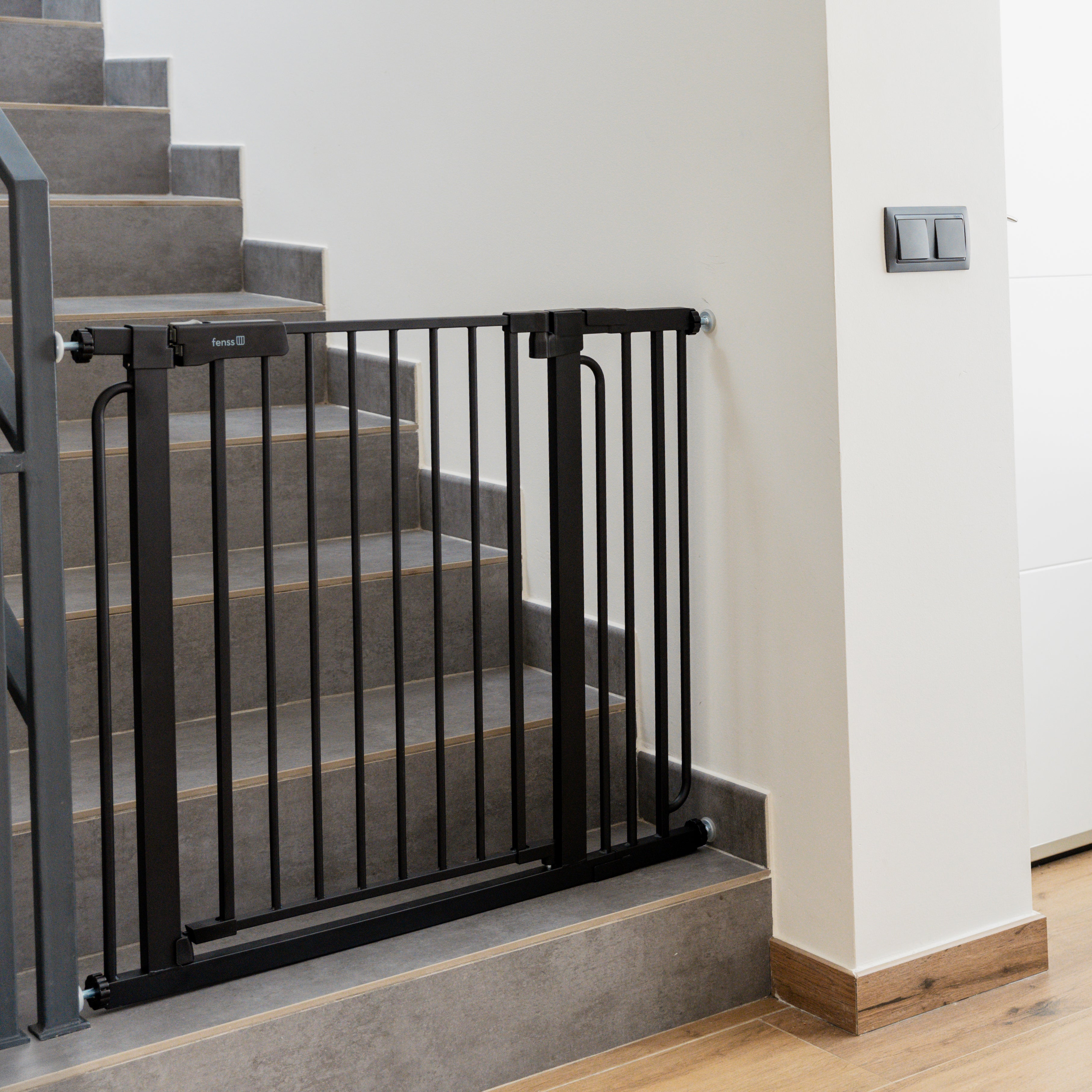 Stair gate white (without drilling) - steel