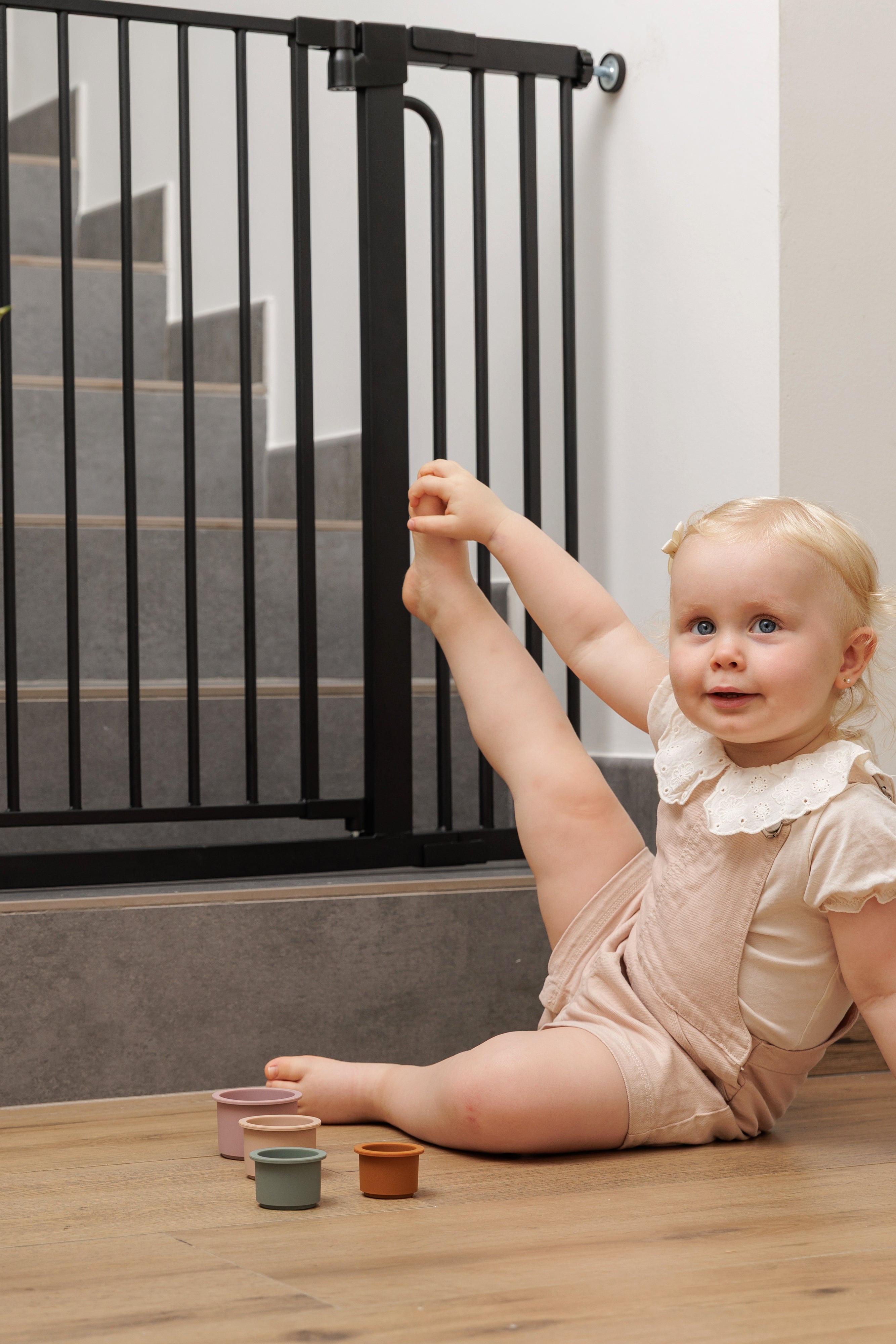 Stair gate white (without drilling) - steel