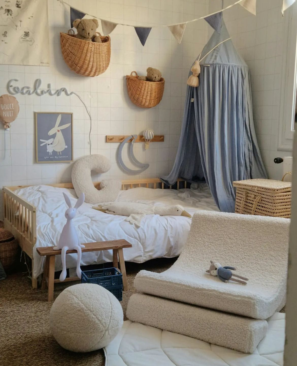 Moon Chair - Teddy Biscuit