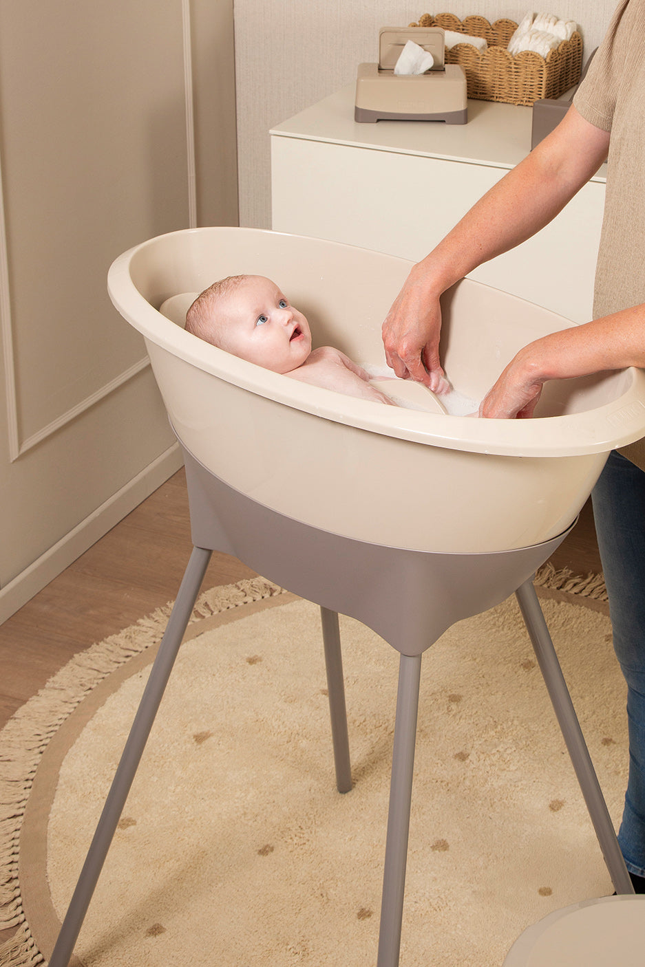 Bad Almond + badstandaard Chalk Brown