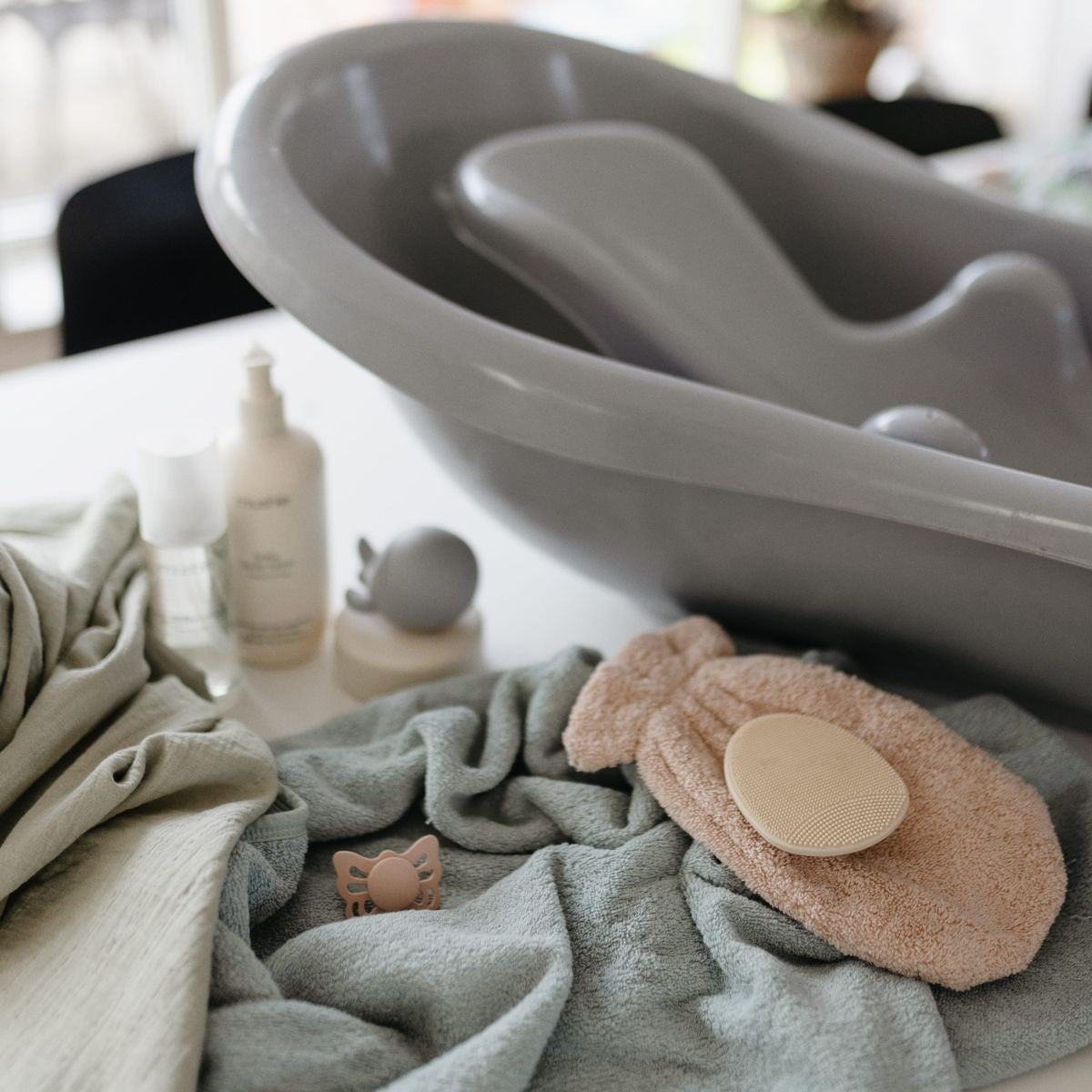 2-pack bath brush (natural/cambridge blue)