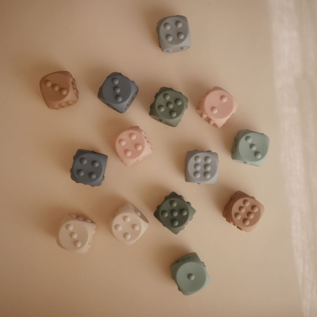 Set van twee: Dice Press Toy (Dried Thyme/Natural)