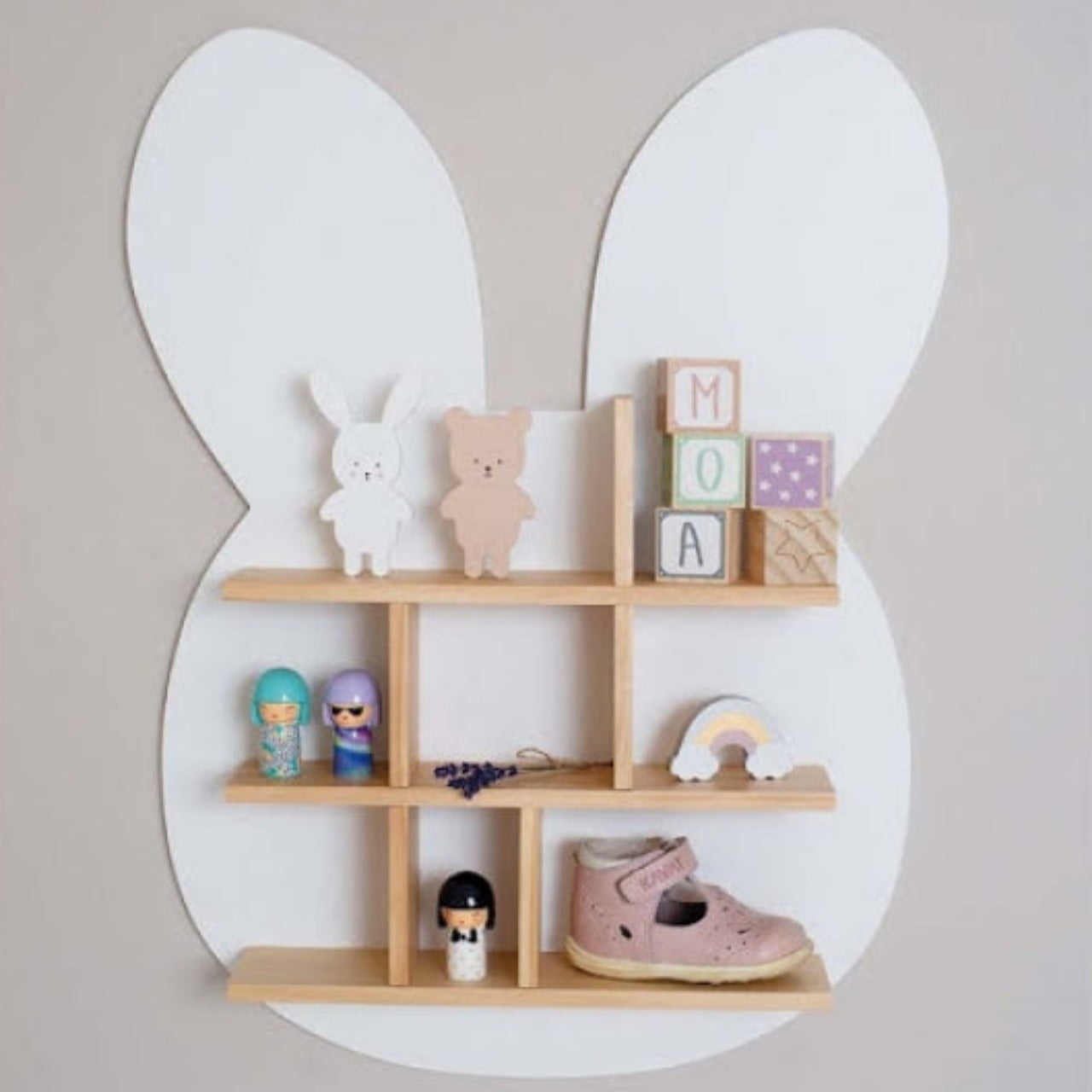 Wall shelf rabbit